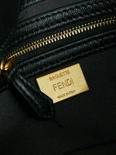 フェンディバッグ着用イメージ